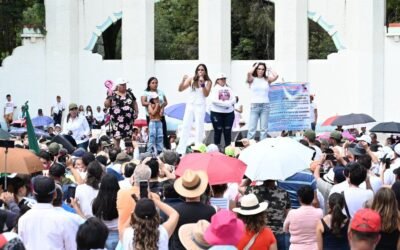 Alessandra Rojo de la Vega encabeza multitudinaria marcha de ‘La Resistencia’ en Ciudad de México