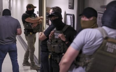 Despiden a agente de ICE tras incidente violento contra mujer migrante en centro de detención de Nueva York