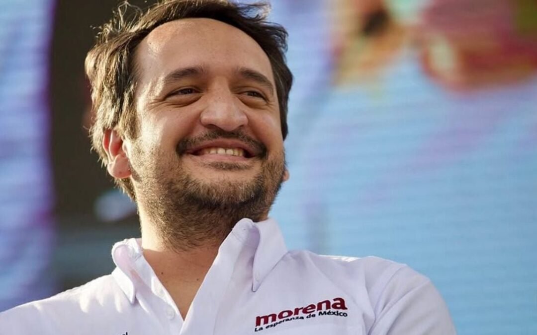 Andy López Beltrán adquiere obra de Yayoi Kusama por 30 mil dólares e importa pieza desde Japón