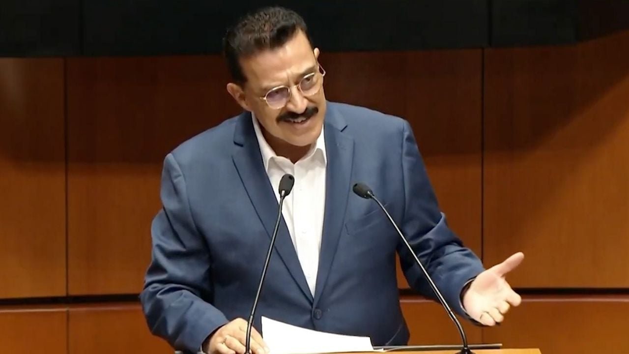 Contratos-millonarios-del-gobierno-federal-benefician-a-empresas-farmaceuticas-vinculadas-al-senador-Carlos-Lomeli