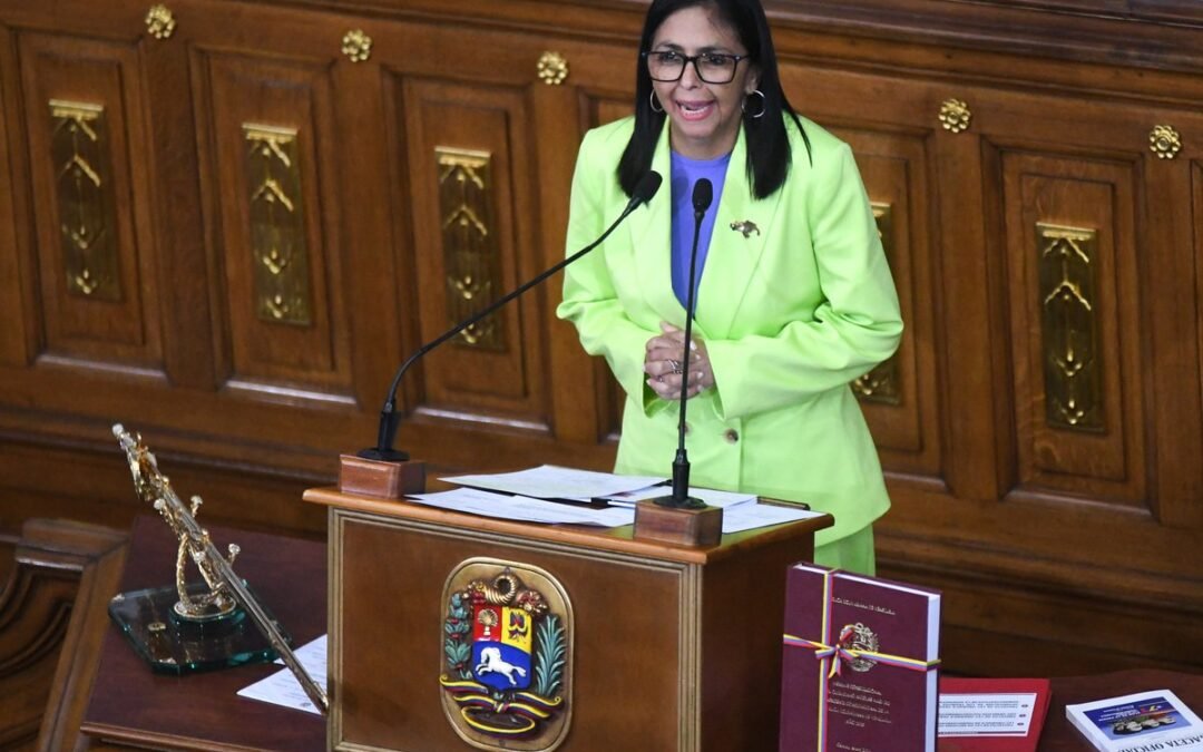 Delcy Rodríguez Impulsa Reformas Petroleras en Venezuela: Busca Aumentar Inversiones y No Descarta Diálogo en Washington